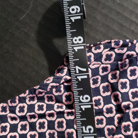 Nicole Miller Original Black, Pink & White Geo Design Sleeveless Top. Size L. - Picture 4 of 7